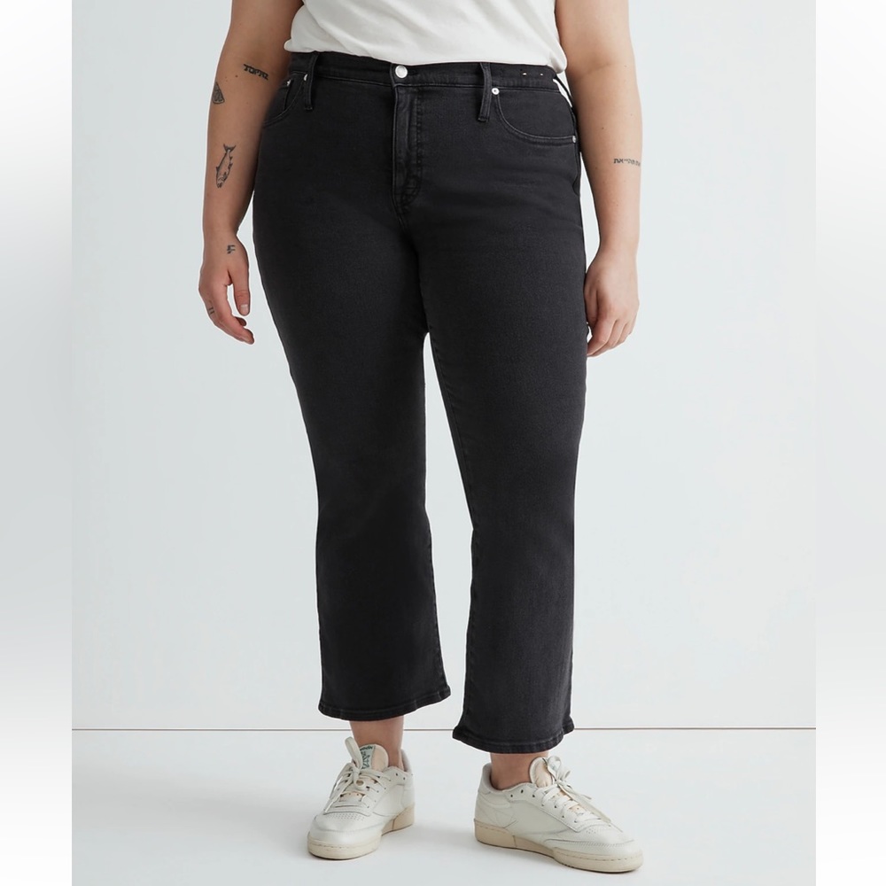 Madewell Petite Kick Out Crop Jeans in Starkey Wash